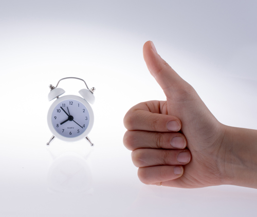 يعالج البيانات لتقديم معلومات دقيقة في الوقت الفعلي،
 مما يساعد على اتخاذ القرار المناسب .
